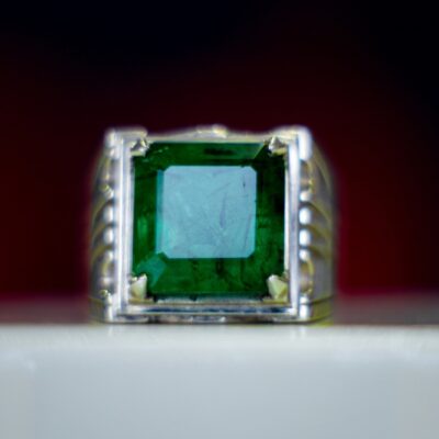 Stunning Emerald Silver Ring